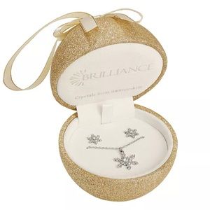 🎅🎄🎁 Brilliance Crystal Snowflake Necklace & Stud Earring Set